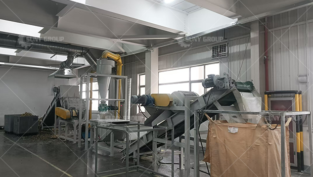 Customer horizontal hammer crusher recycling site 
