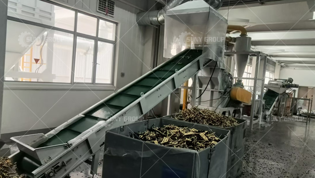 Customer horizontal hammer crusher recycling site 